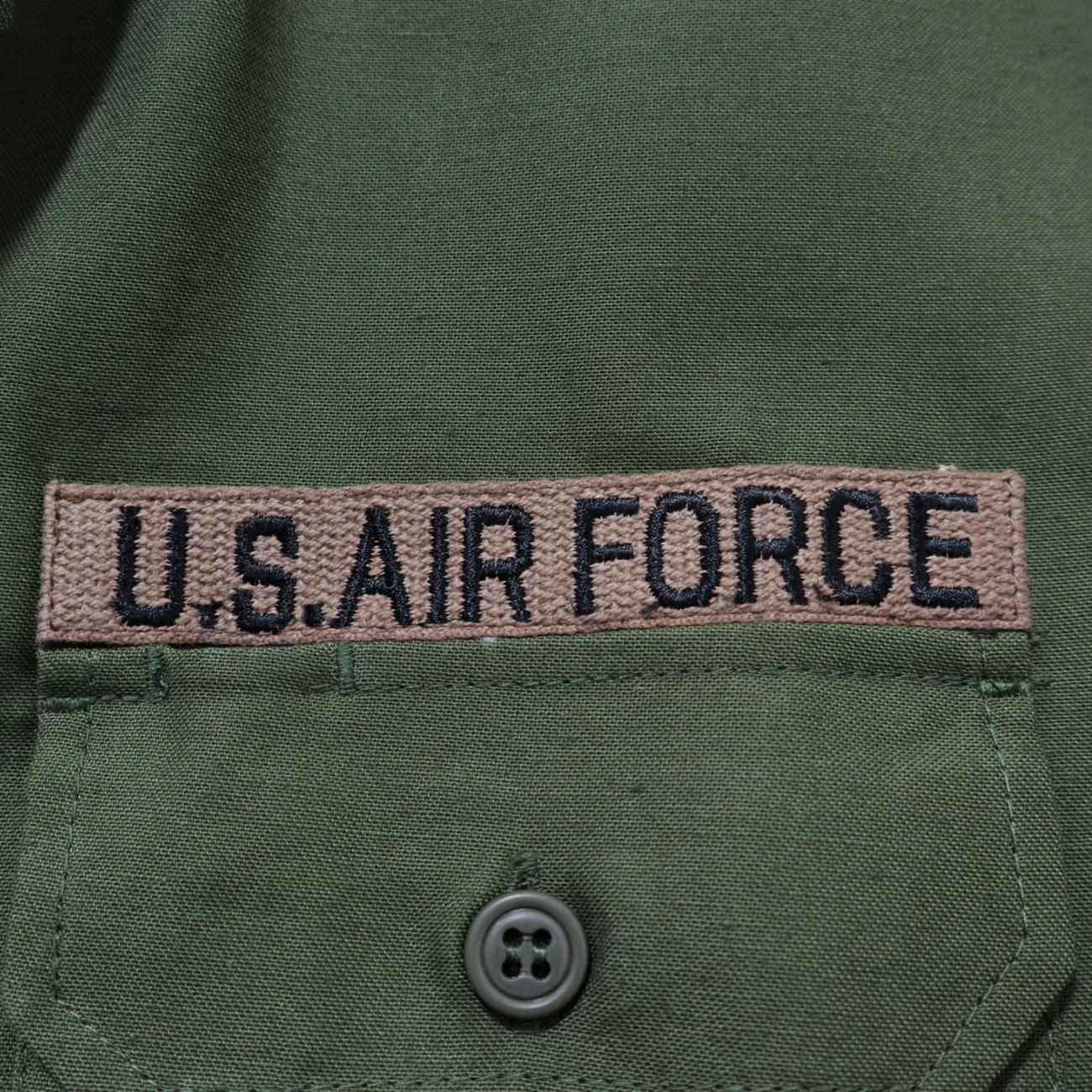 アメリカ空軍に由来するワッペンや刺繍が配された『パッチアーミー