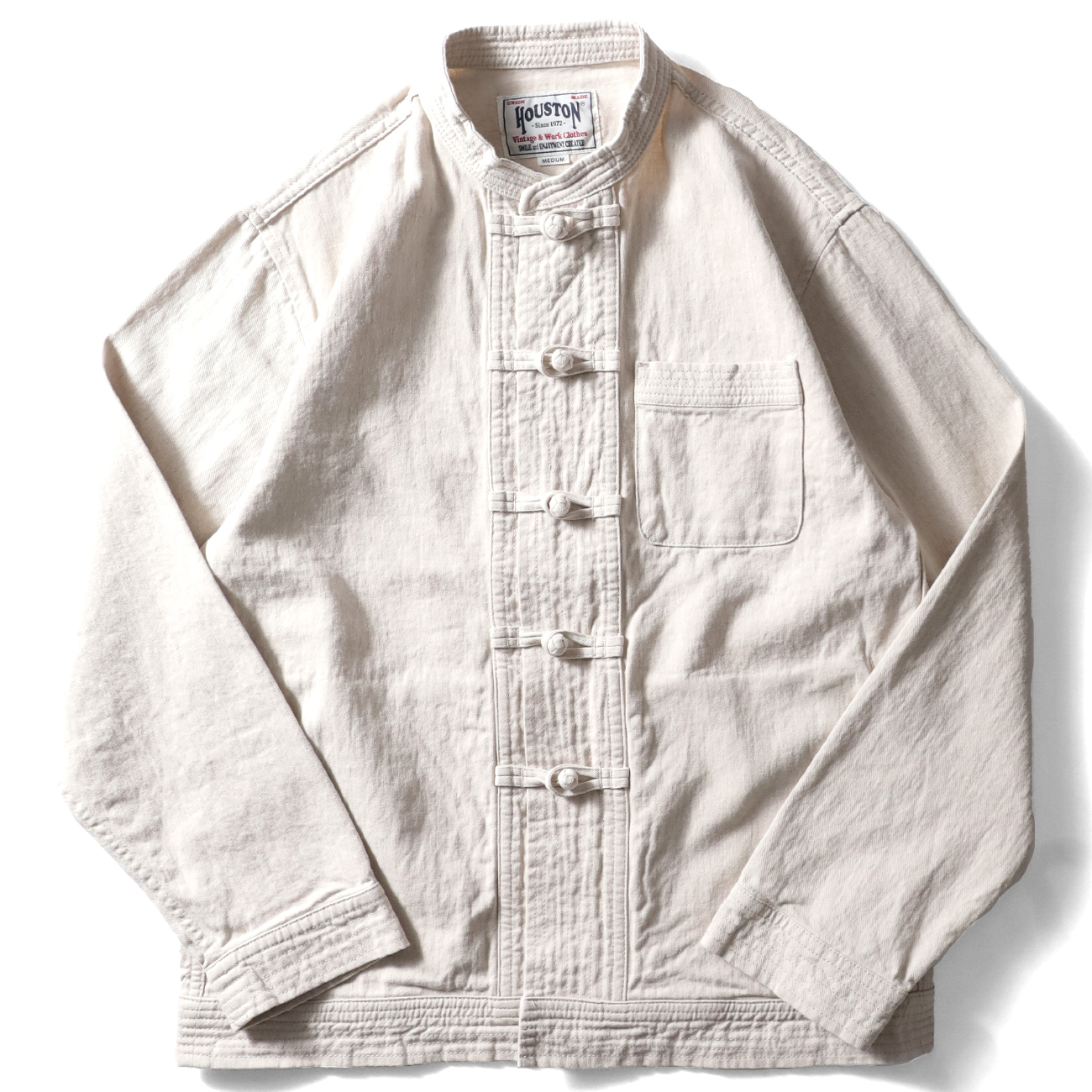 綿麻素材を使用した、シャツ感覚で羽織れるチャイナジャケット